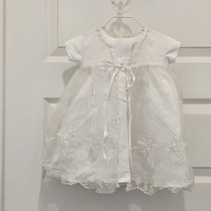 Unbranded Elegant White Baby Dress w/lace overlay, GUC, Size 6 Months